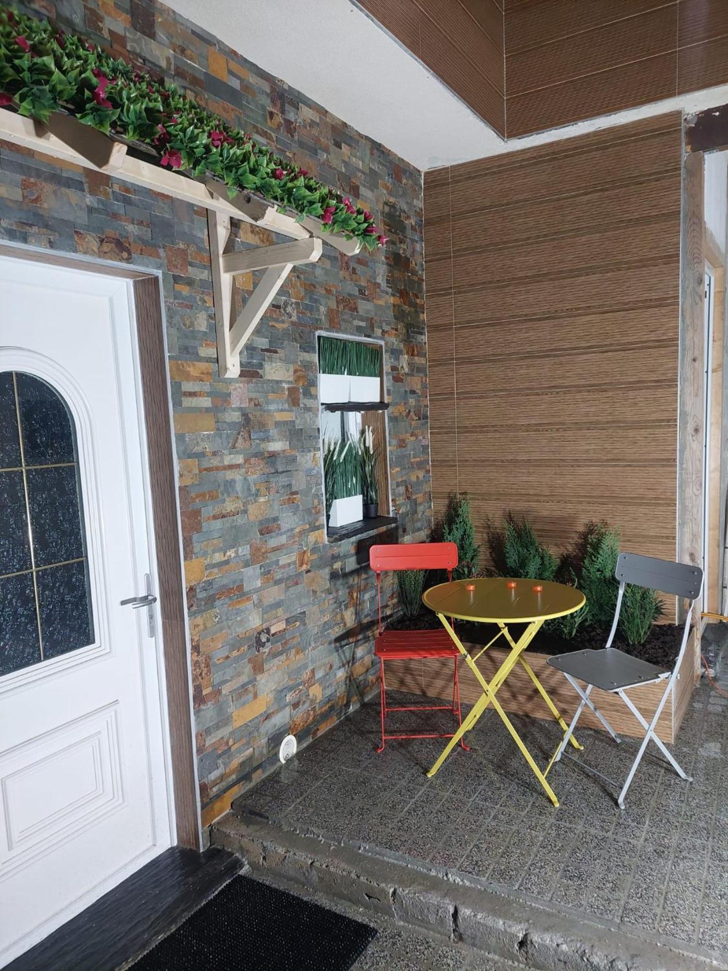 Paris-Julesverne-Bienvenue-Terrasse-Netflix Pantin Buitenkant foto